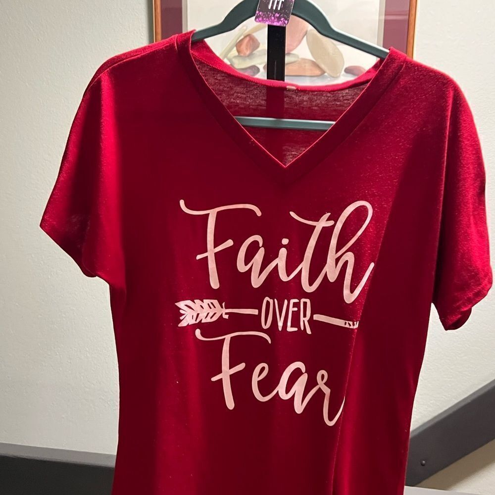 Red V-Neck Graphic Tee “Faith Over Fear”, Size Medium #111